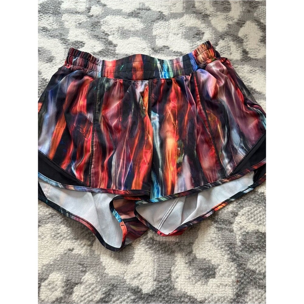 lululemon Hotty Hot Short II Chroma Fusion Multi/Black pattern 6 tall lined